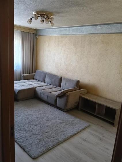 Apartament cu 3 camere decomandat în Canta