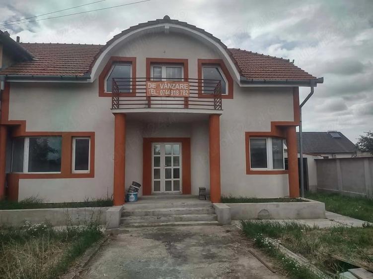 Casă cu 3 camere cu Teren 2400 Mp în Diosig