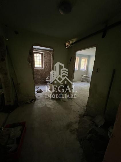 Garsonieră decomandată în Central