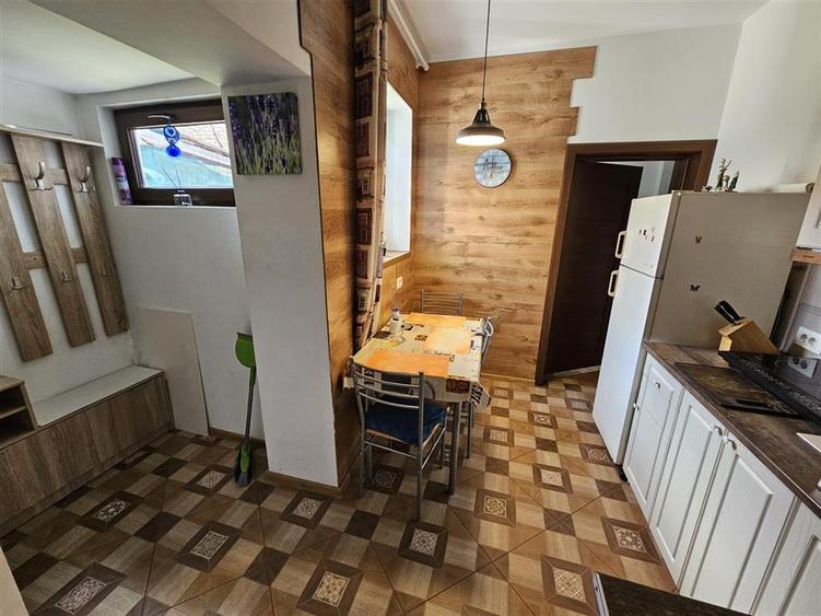 Duplex cu 4 camere cu Canalizare în Centrul Civic