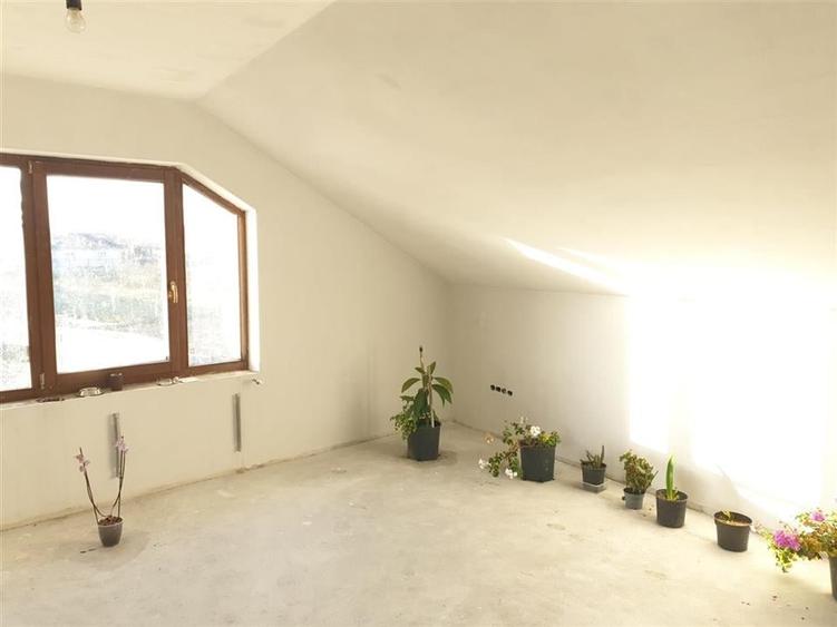Casă individuală cu 5 camere cu Teren 1480 Mp în Biharia
