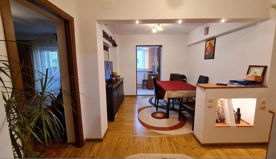 Apartament cu 3 camere decomandat în Ostroveni