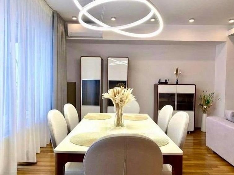 Apartament cu 3 camere decomandat în Herăstrău