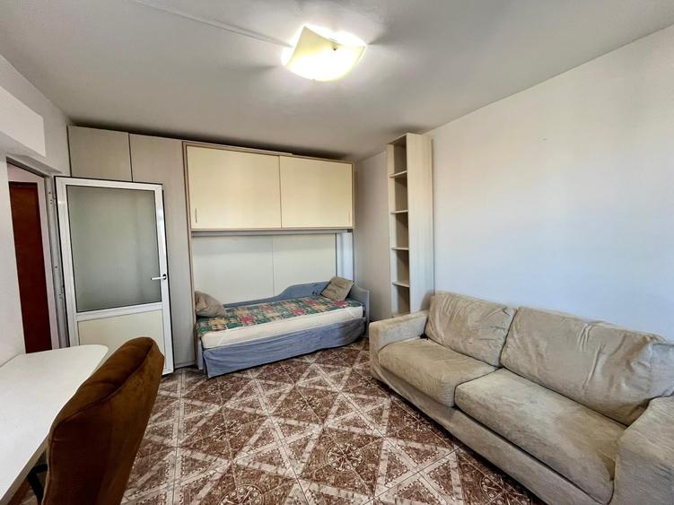 Apartament cu 2 camere decomandat în Casa de Cultură