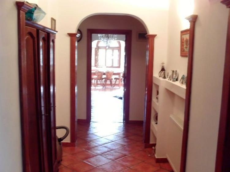 Casă individuală cu 9 camere cu Piscina în Central