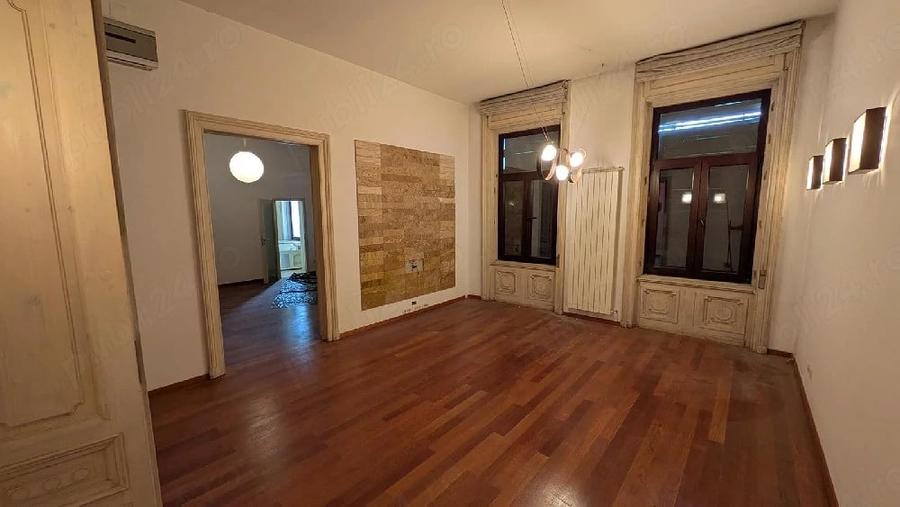 Apartament cu 4 camere nedecomandat în Central