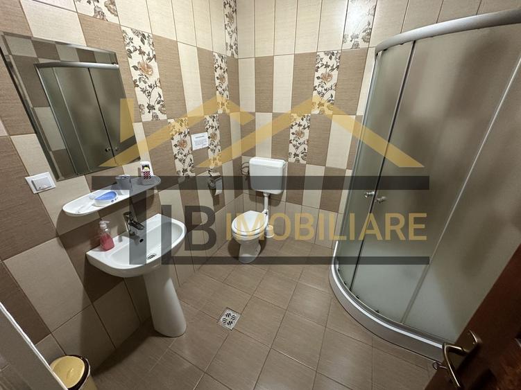 Casă individuală cu 8 camere cu Canalizare în Praid