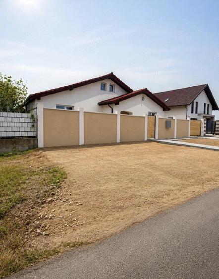 Casă cu 3 camere cu Teren 710 Mp în Central