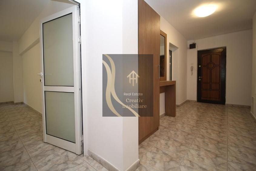 Apartament cu 3 camere decomandat în P-ța Muncii