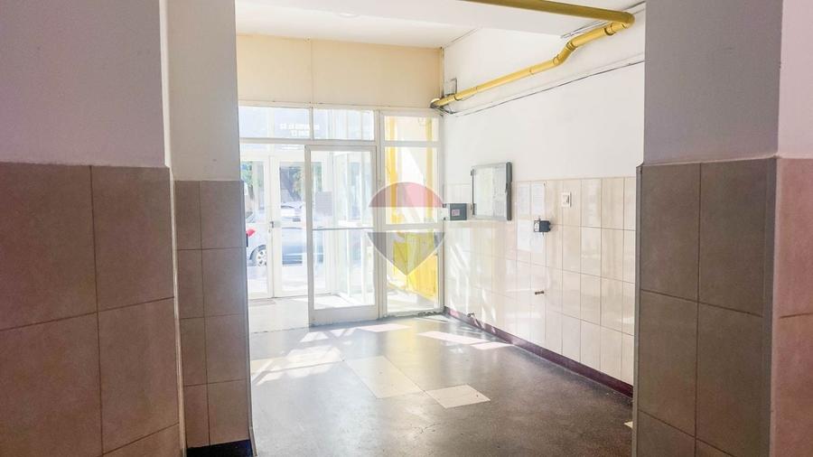 Apartament cu 3 camere semidecomandat, mobilat în Iancului