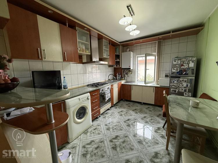 Apartament cu 3 camere decomandat, mobilat în Zorilor