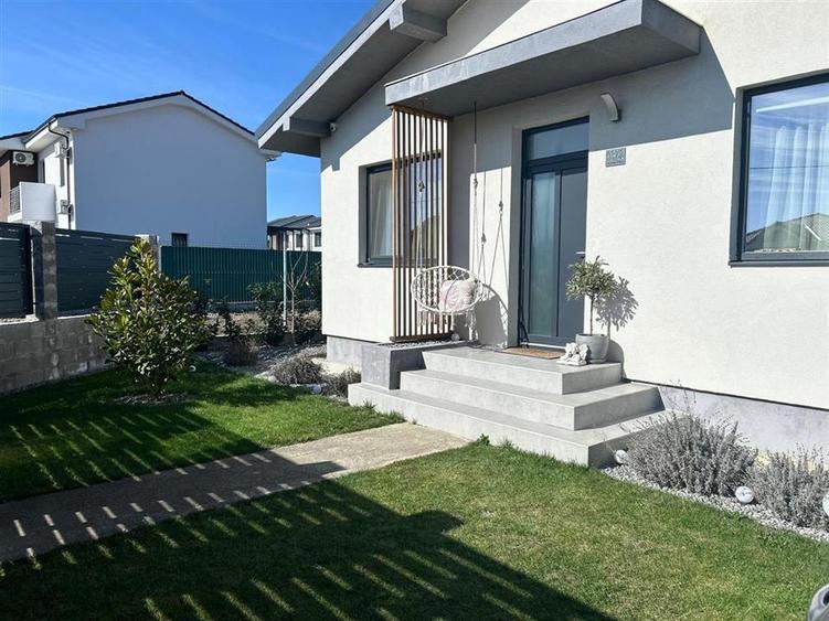 Casă cu 4 camere cu Teren 373 Mp în Nufărul