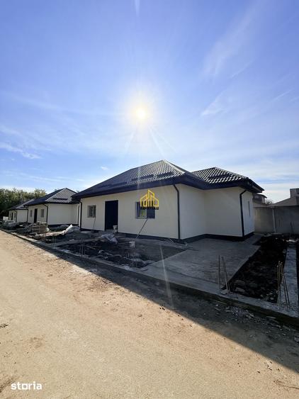 Casă cu 3 camere semidecomandat cu Teren 295 Mp în Clinceni