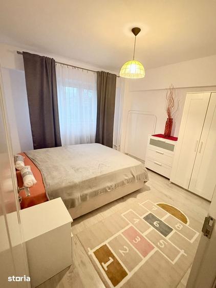 Apartament cu 4 camere decomandat în Titan