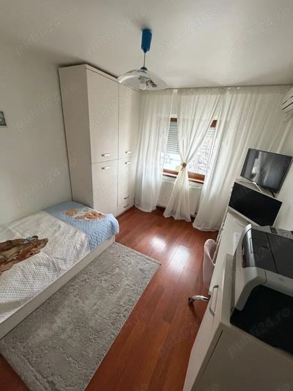 Apartament cu 3 camere decomandat în Școlilor