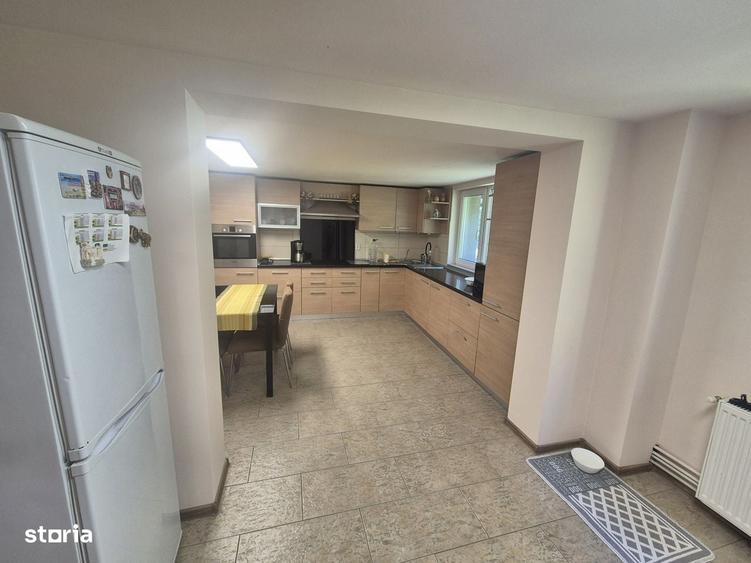 Casă cu 4 camere în Central