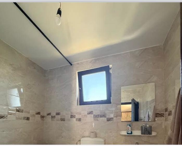 Casă individuală cu 2 camere cu Teren 200 Mp în Est