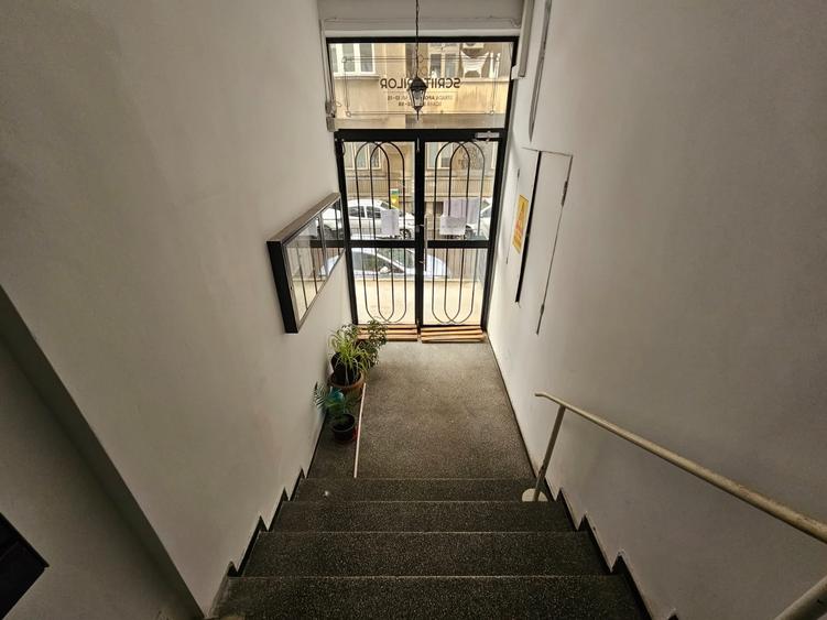 Apartament cu 3 camere decomandat în Națiunile Unite
