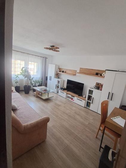 Apartament cu 3 camere decomandat în Cetate
