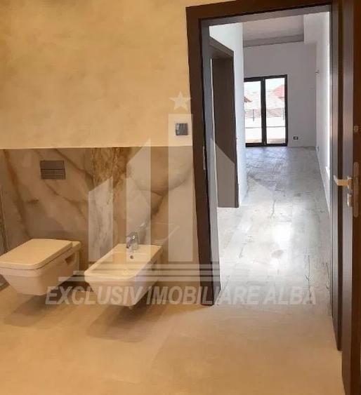 Casă individuală cu 6 camere cu Canalizare în Nord-Vest