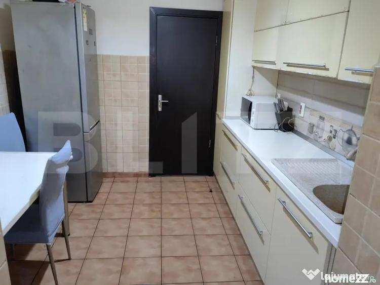 Apartament cu 3 camere semidecomandat în Central