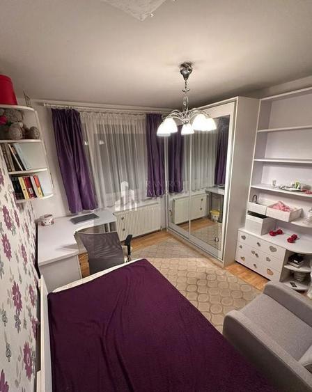 Apartament cu 4 camere decomandat în Titan