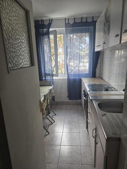 Apartament cu 3 camere semidecomandat în Dristor
