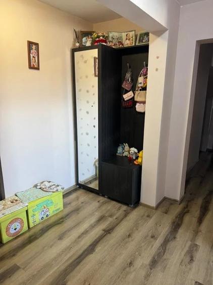 Apartament cu 3 camere decomandat în Iosia