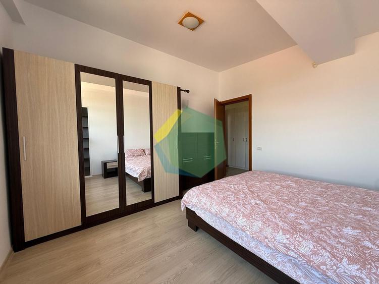Apartament cu 3 camere semidecomandat, mobilat în Central