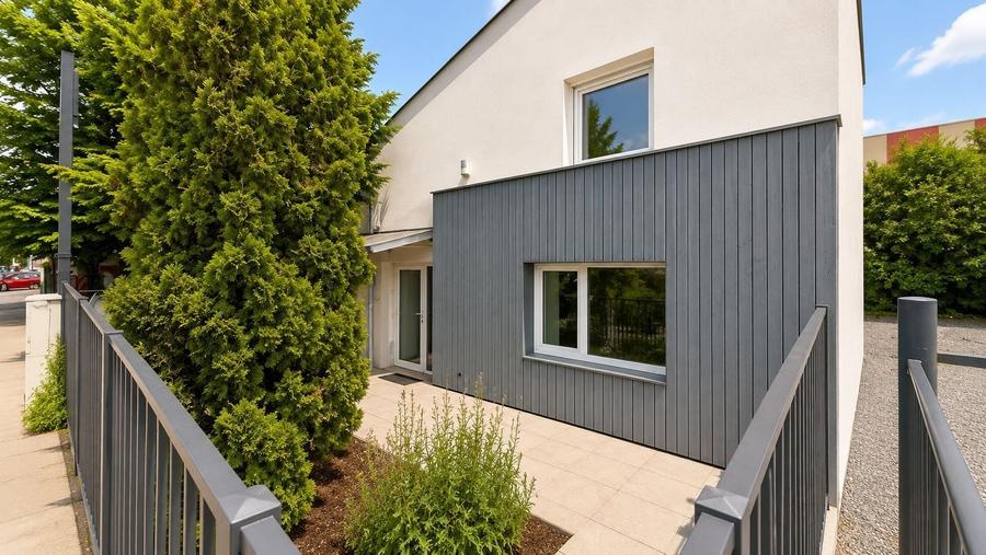 Casă individuală cu 5 camere cu Canalizare în Soarelui
