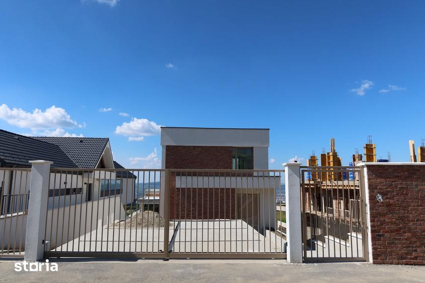 Casă cu 5 camere cu Teren 785 Mp în Mărăști