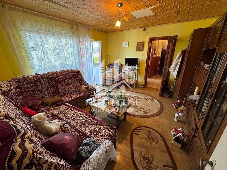 Apartament cu 3 camere semidecomandat în Govândari