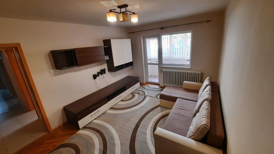 Apartament cu 3 camere decomandat, mobilat în Cetate