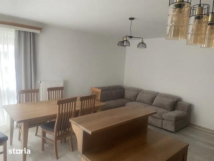 Apartament cu 3 camere decomandat în Libertății