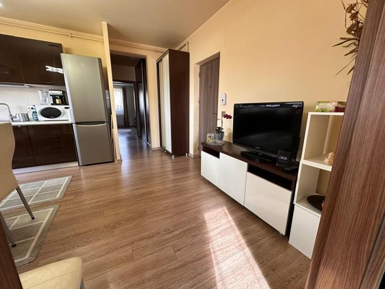 Apartament cu 3 camere semidecomandat, mobilat în Florești