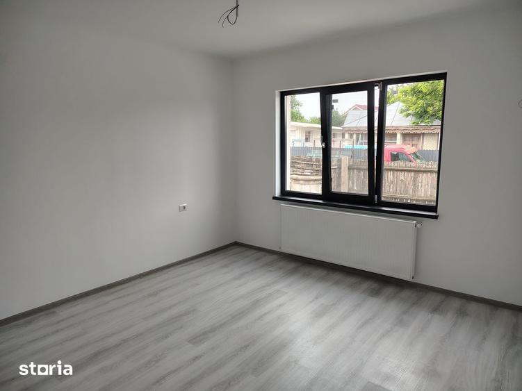 Casă cu 5 camere cu Teren 550 Mp în Braniștea