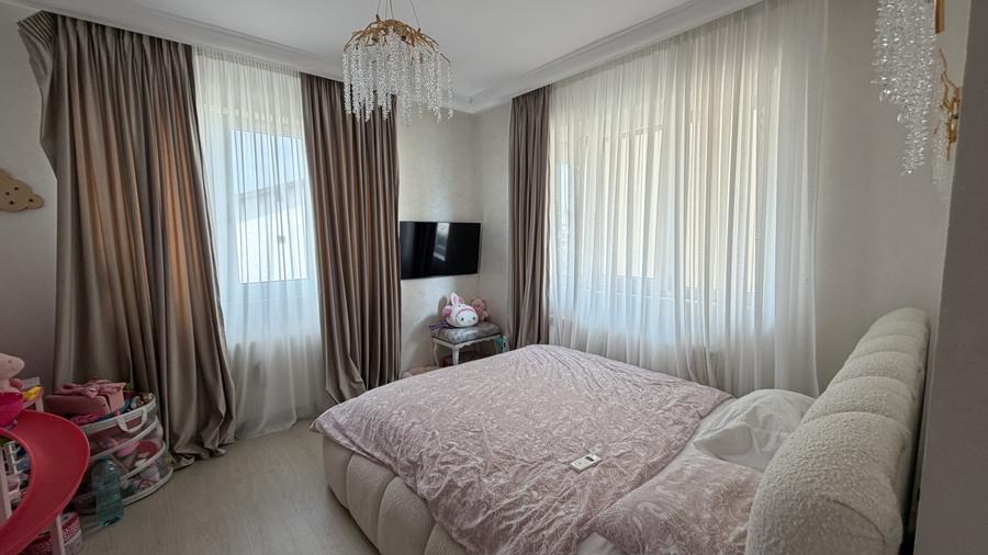 Duplex cu 5 camere cu Canalizare în Roșu