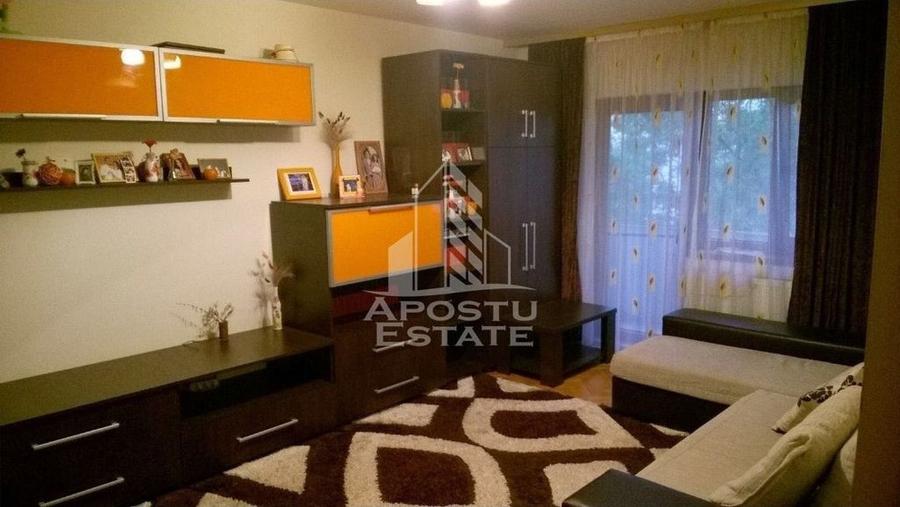 Apartament cu 3 camere decomandat, mobilat în Bucovina