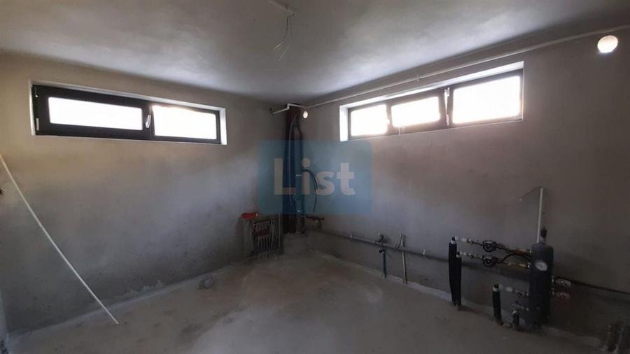 Casă cu 4 camere cu Canalizare în Dezmir