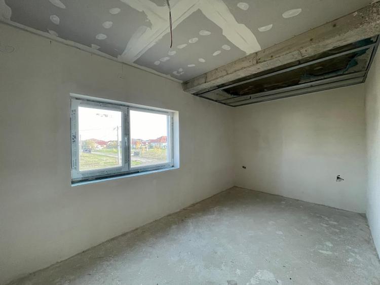Duplex cu 4 camere cu Canalizare în Moșnița Veche
