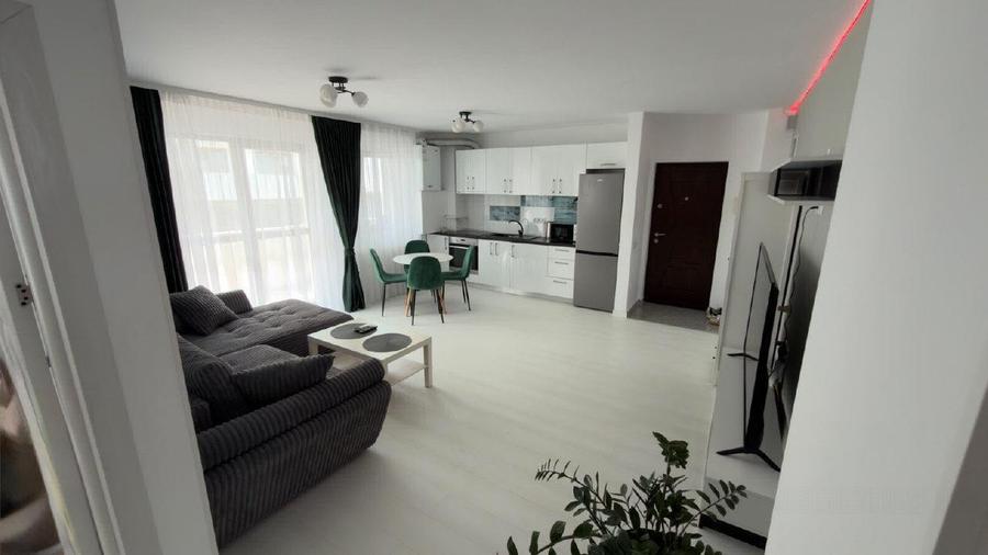 Apartament cu 3 camere decomandat, mobilat în Hipodrom 3