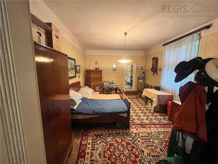 Casă cu 5 camere cu Teren 1590 Mp în Schei