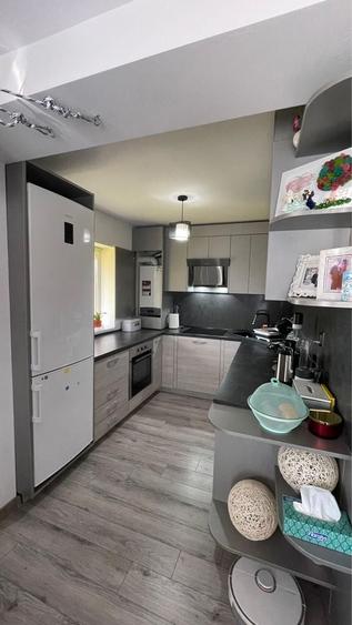 Apartament cu 3 camere în Florești