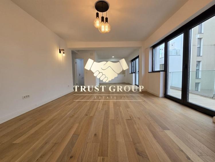 Apartament cu 3 camere decomandat în Polonă