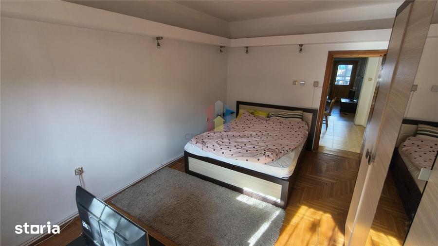 Casă cu 6 camere cu Teren 300 Mp în Tineretului