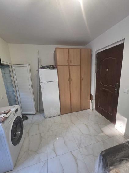 Garsonieră decomandată în Titan