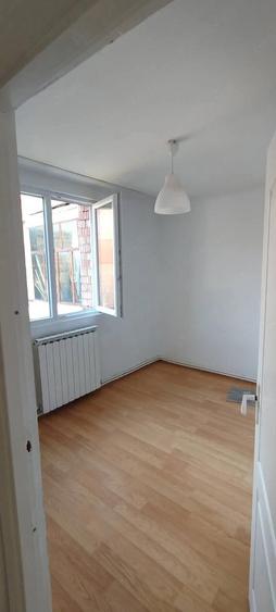 Apartament cu 3 camere decomandat în Dărmănești