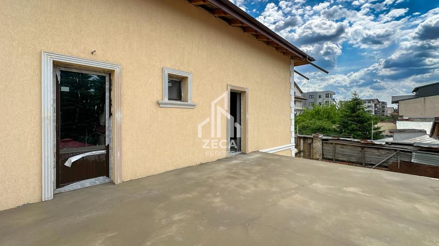 Casă individuală cu 7 camere cu Canalizare în Andronache