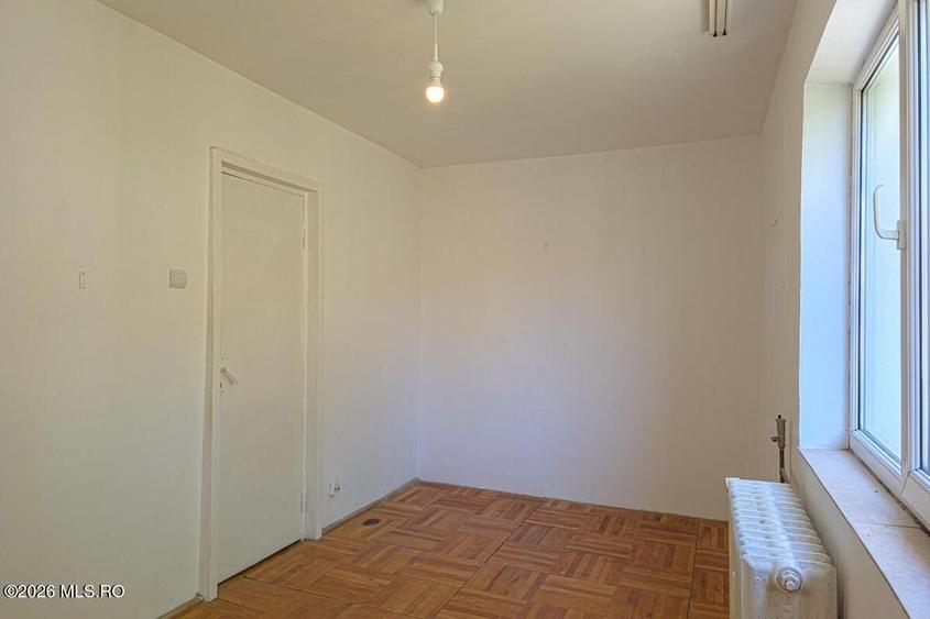 Apartament cu 3 camere semidecomandat în Șagului