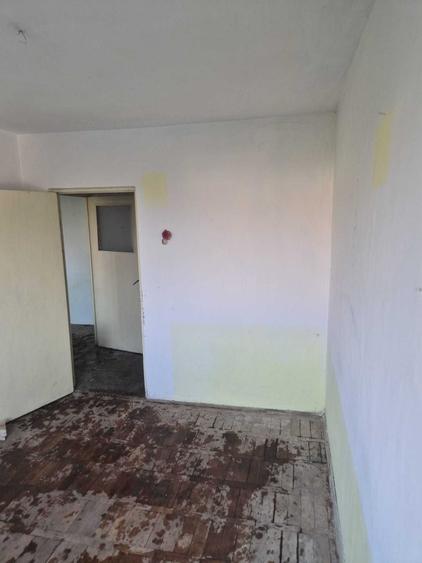 Apartament cu 3 camere semidecomandat în Nord